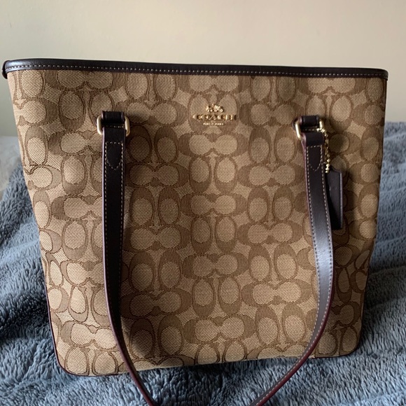 Coach purse! - Picture 1 of 6